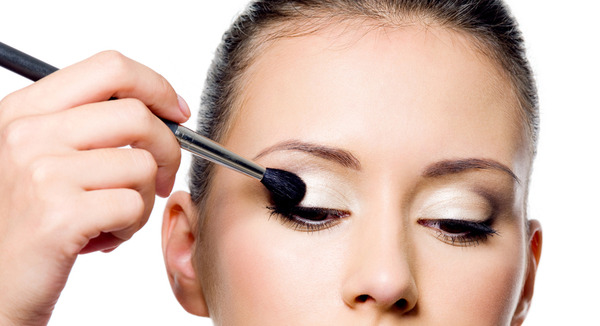 how to apply smokey eye makeup